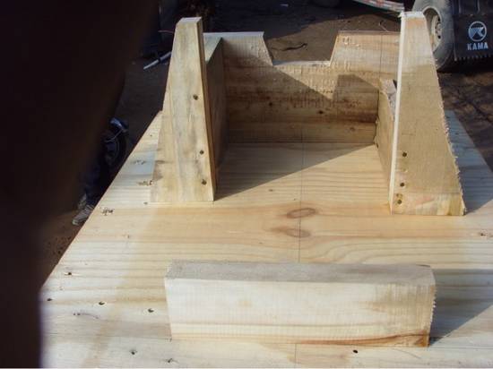 發(fā)動機底座1